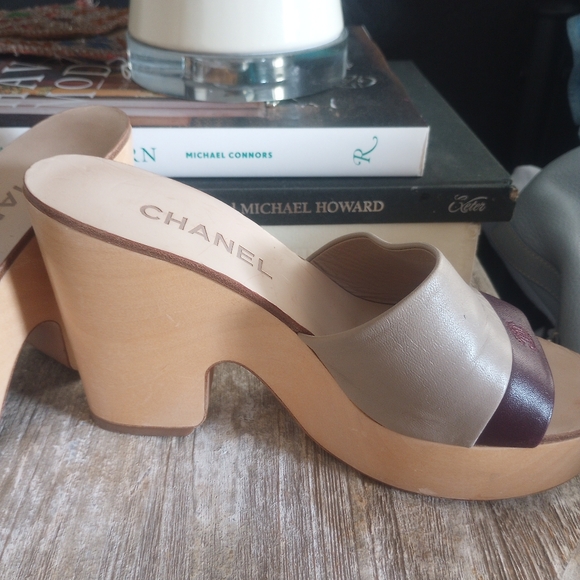 Chanel wood platform shoe - Picture 13 of 16